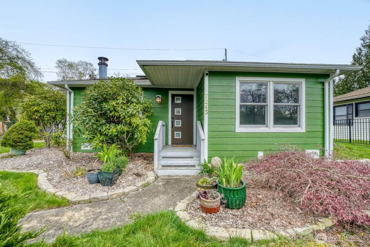 7243 125th Street - Photo 1