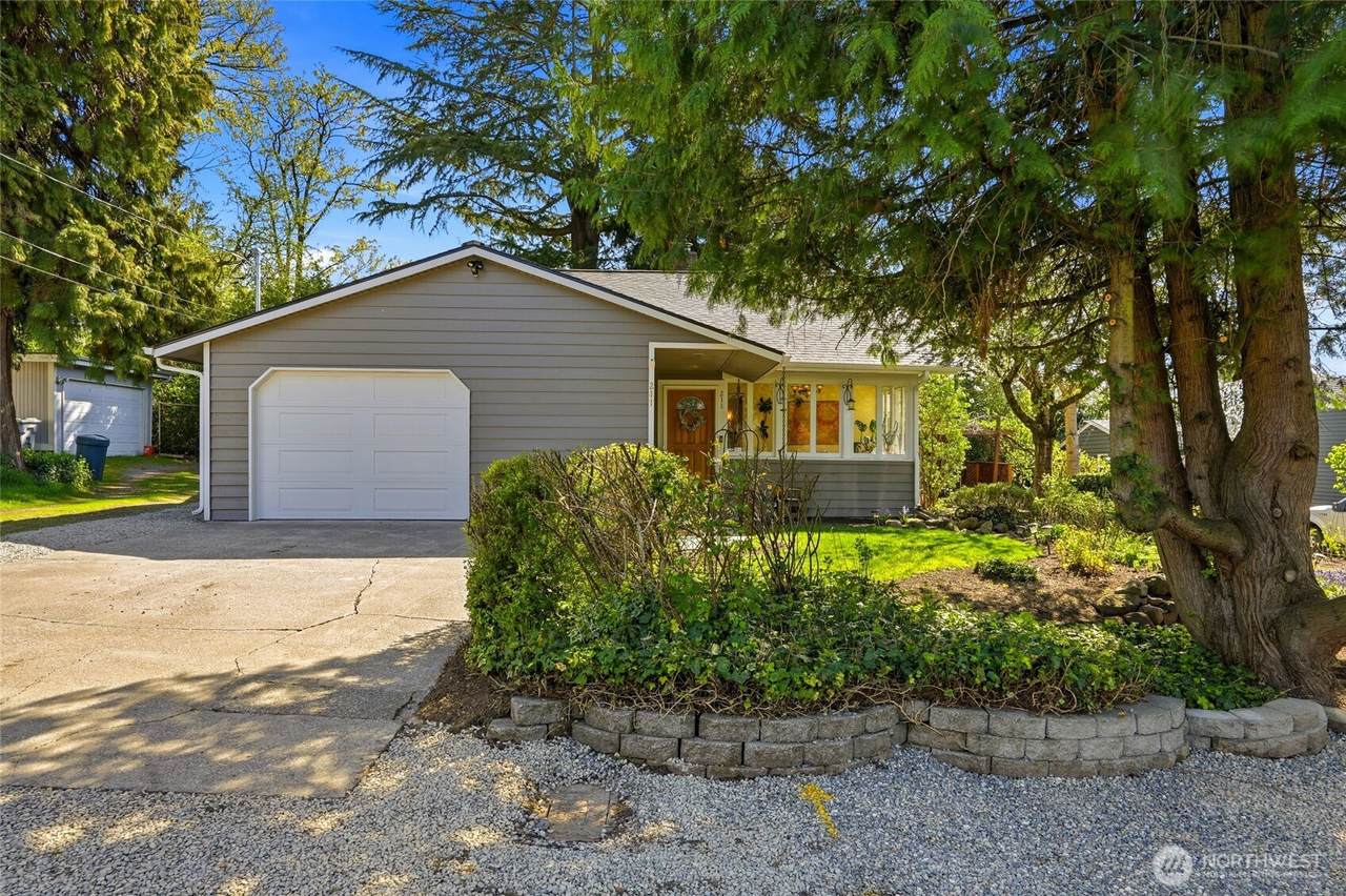 211 15th Street - Photo 1