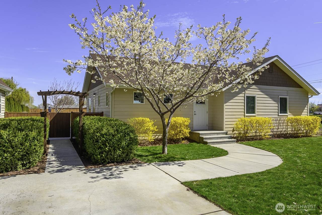 2143 Valley Road - Photo 1