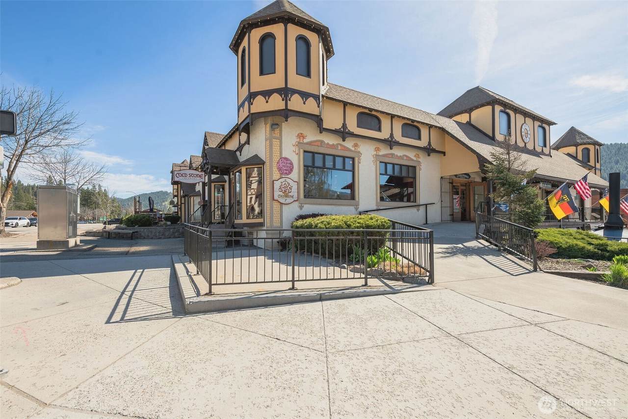 900 Front Street - Photo 1