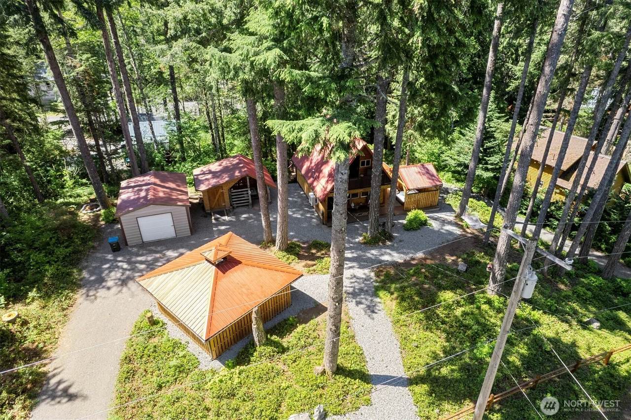 321 Paradise Drive - Photo 1