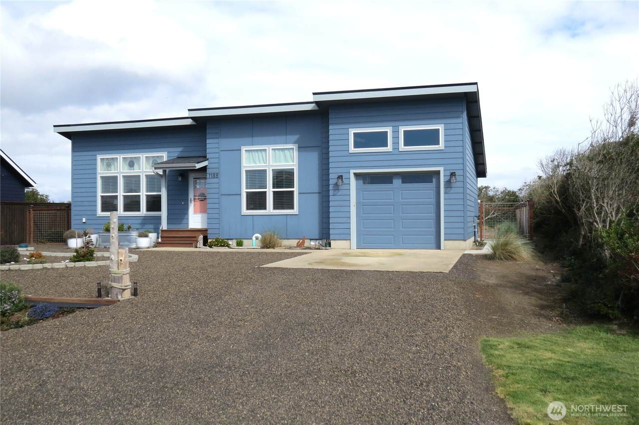 1188 Greenview Avenue - Photo 1