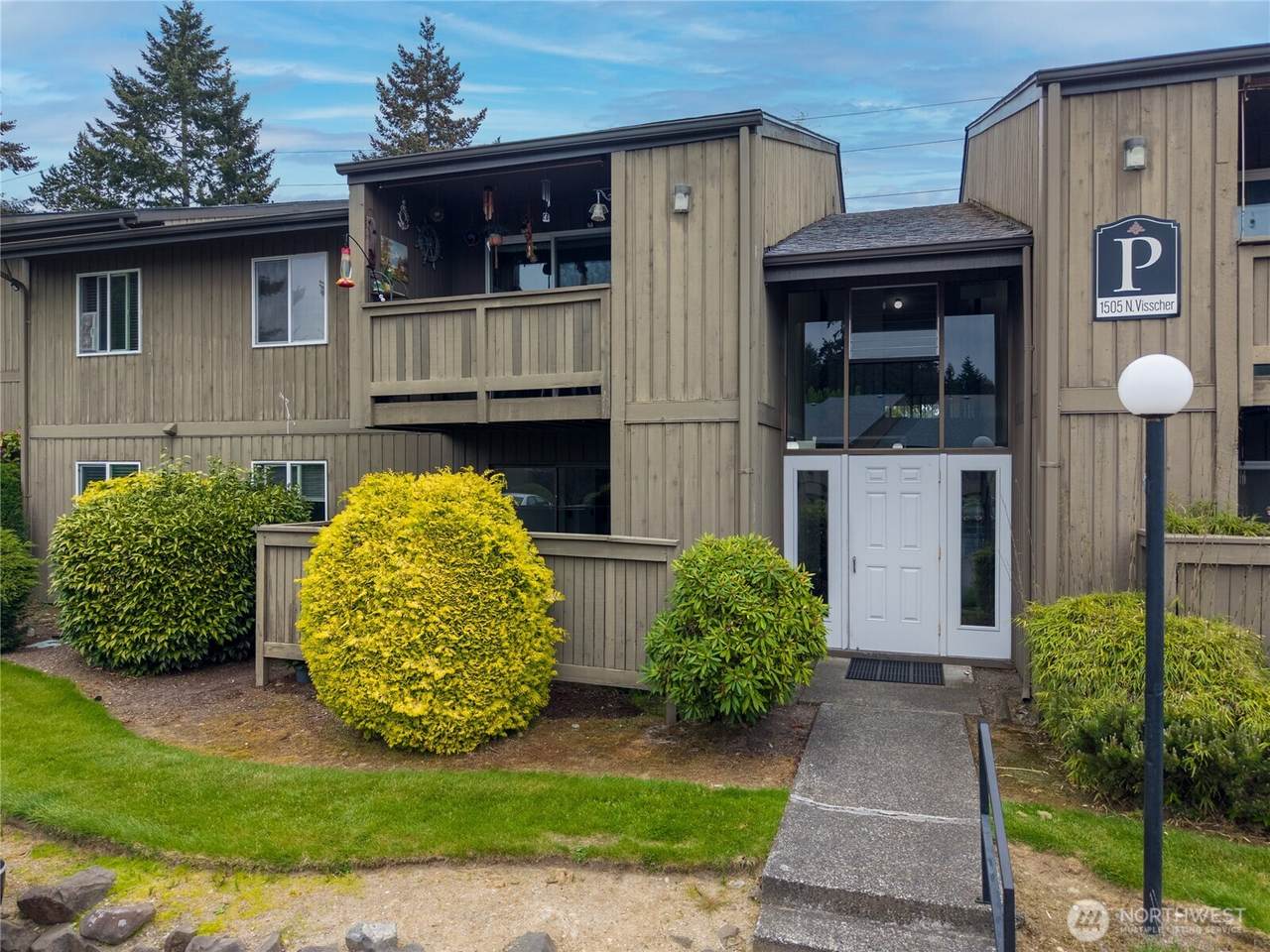 1505 Visscher Street - Photo 1