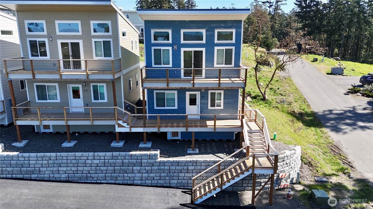 621 Finnegan Way - Photo 1
