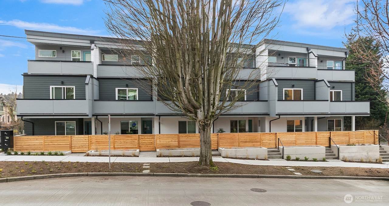 105 39th Street - Photo 1