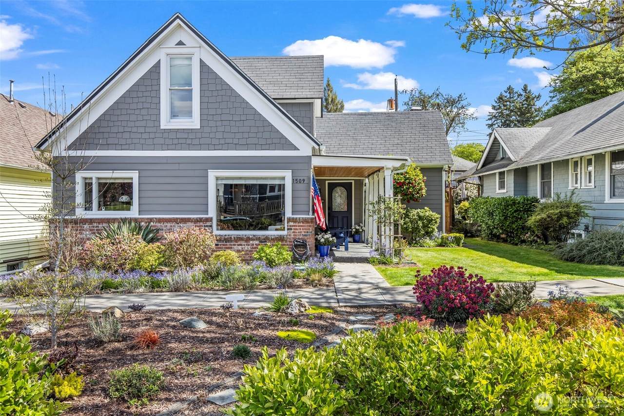 1509 Oakes Street - Photo 1