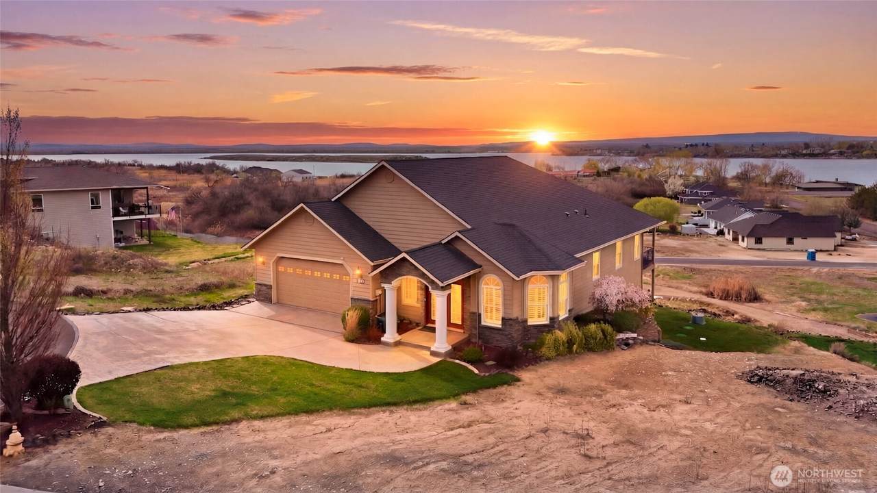 228 Pelican - Photo 1