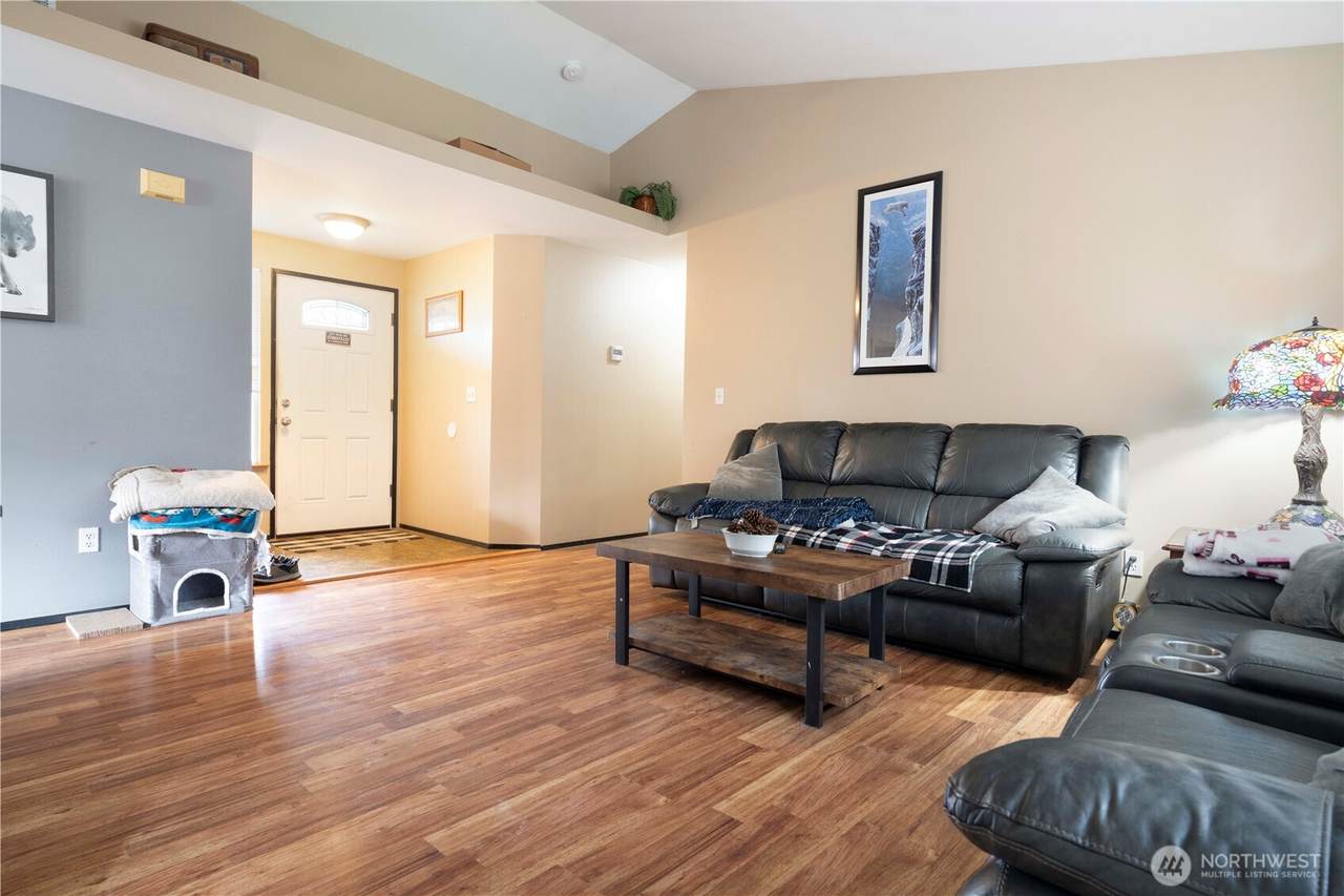 https://bt-photos.global.ssl.fastly.net/nwmls/1280_boomver_1_2508717-1.jpg