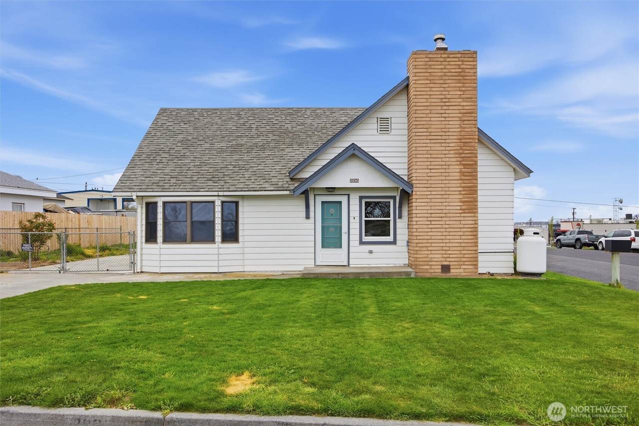 206 Cedar St - Photo 1