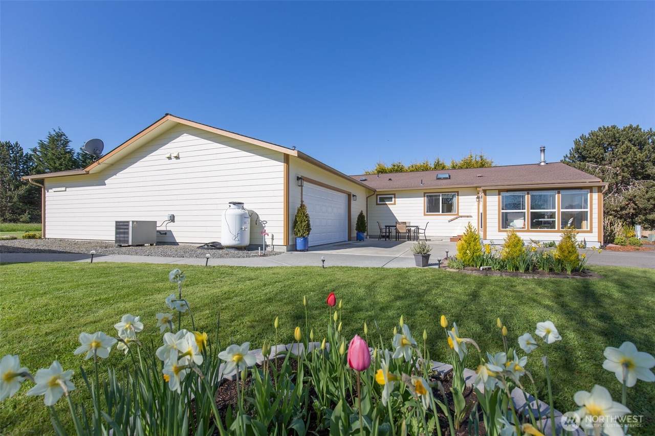 1180 Thornton Drive - Photo 1
