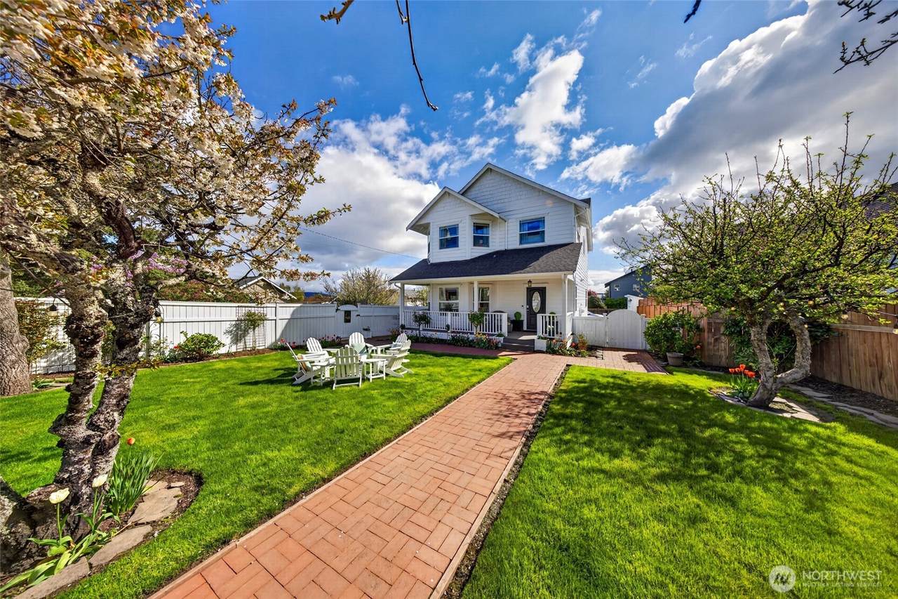 2913 K Avenue - Photo 1