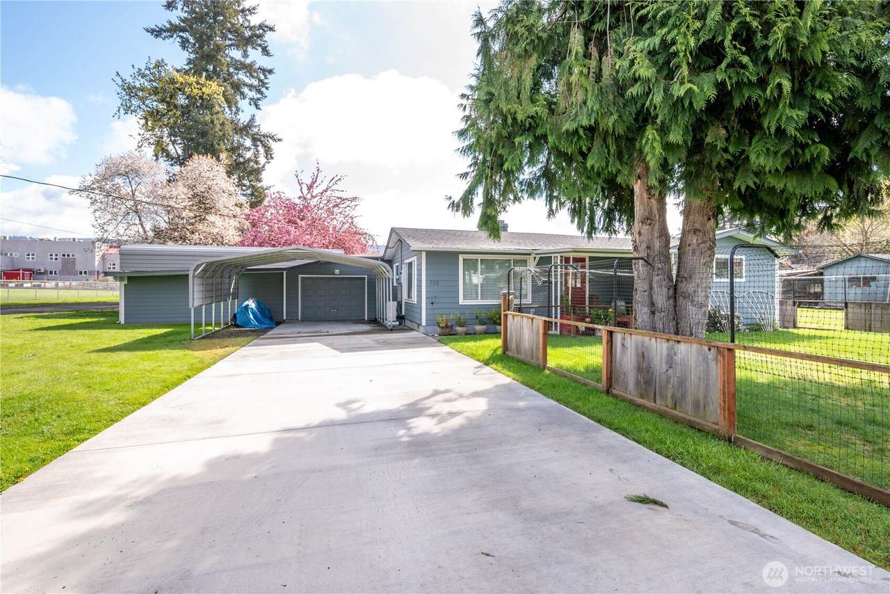 722 2nd Avenue - Photo 1