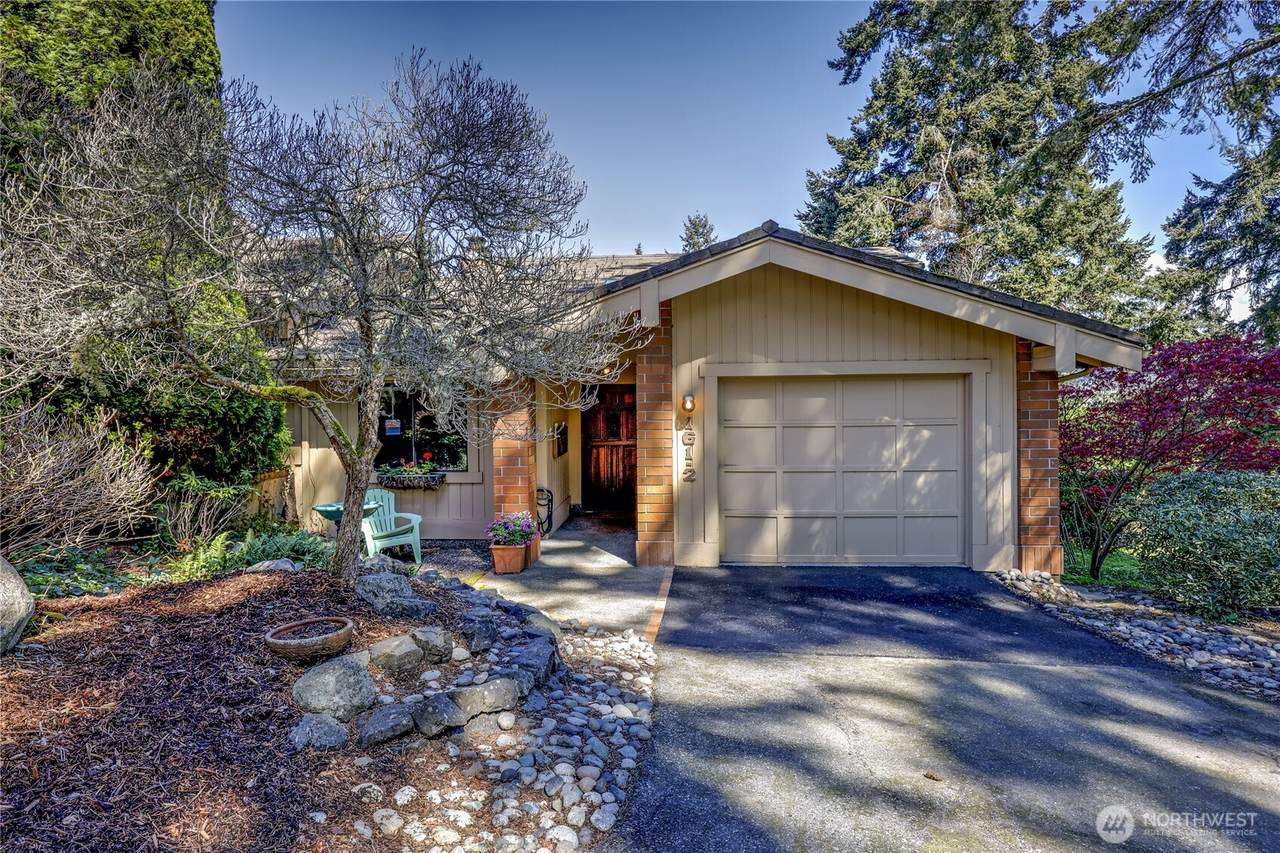 161 Bluffs Drive - Photo 1