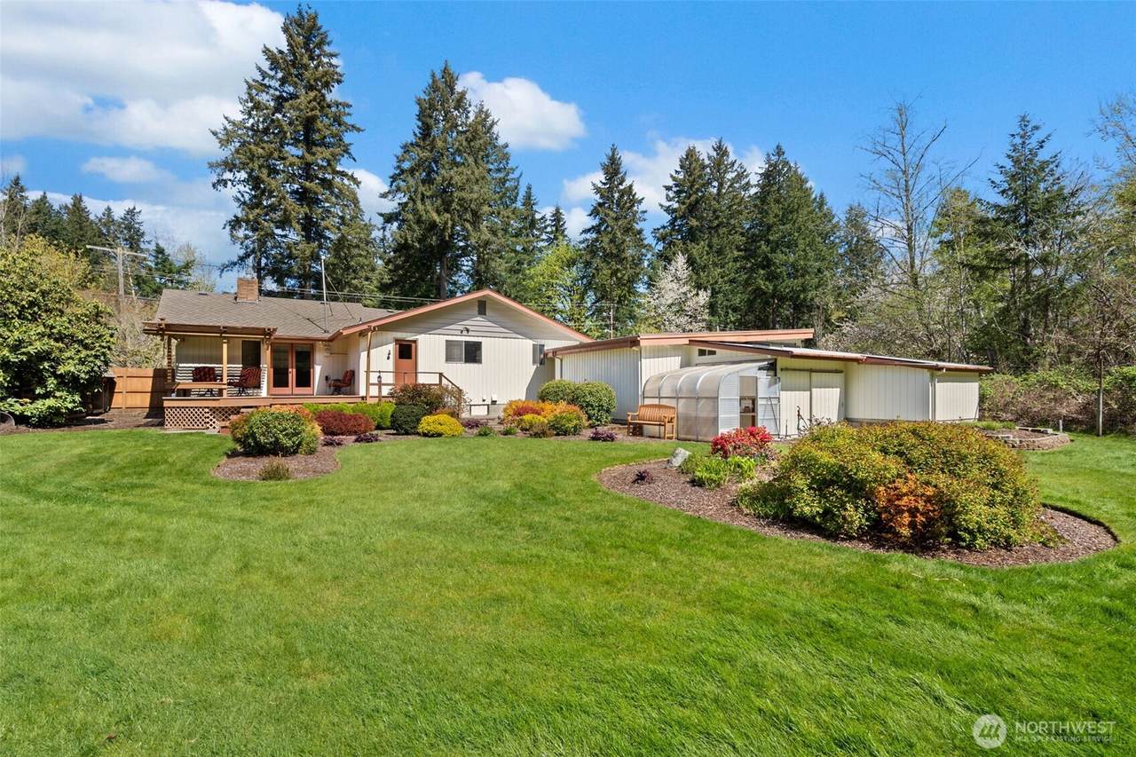 2403 Elliott Avenue - Photo 1