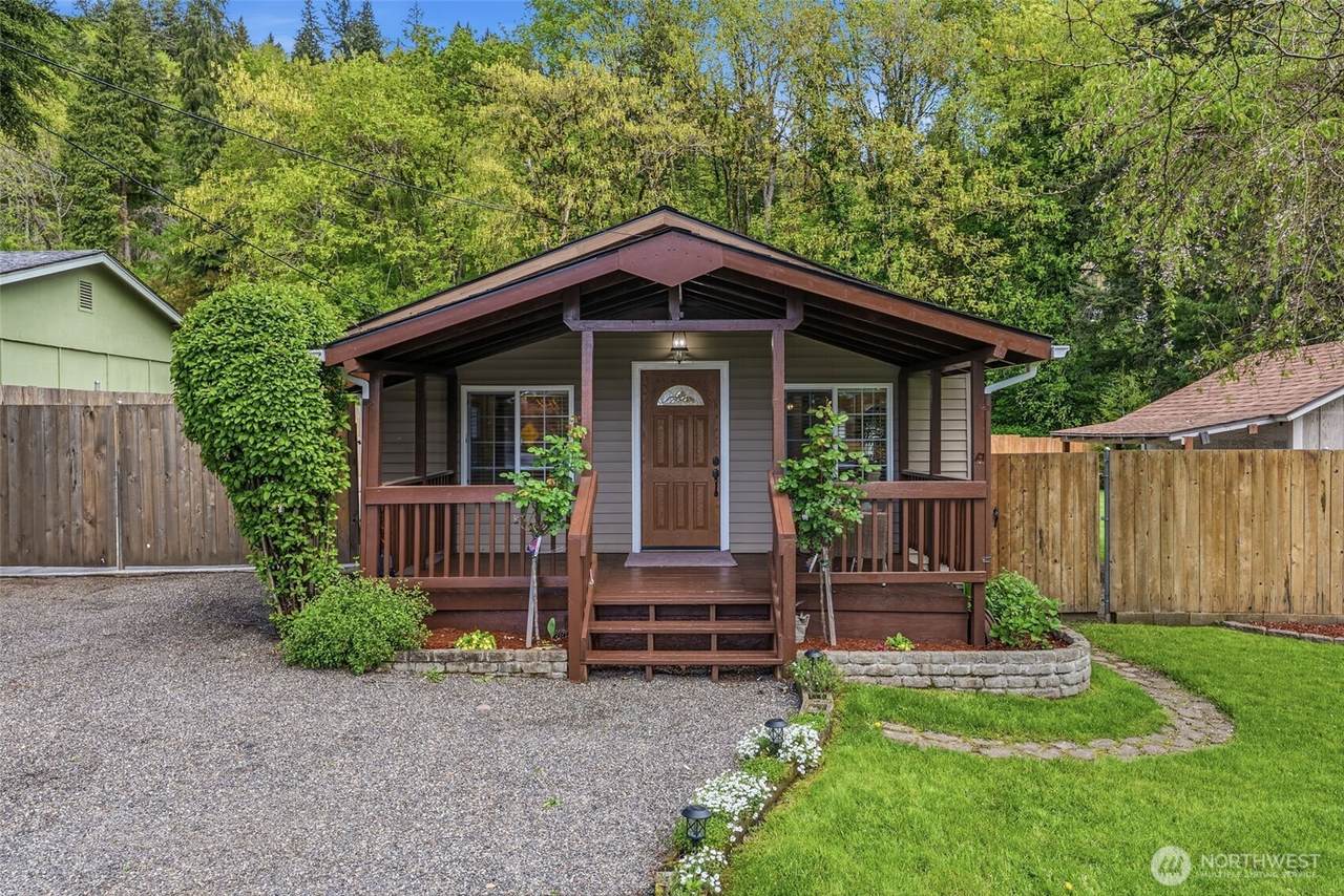 657 10th Avenue - Photo 1