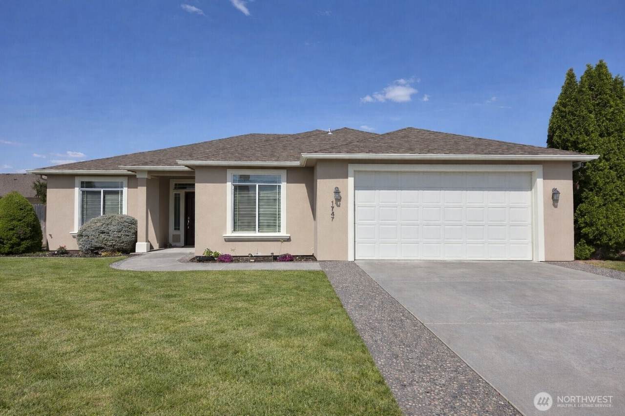 1747 Sunshine Ave - Photo 1