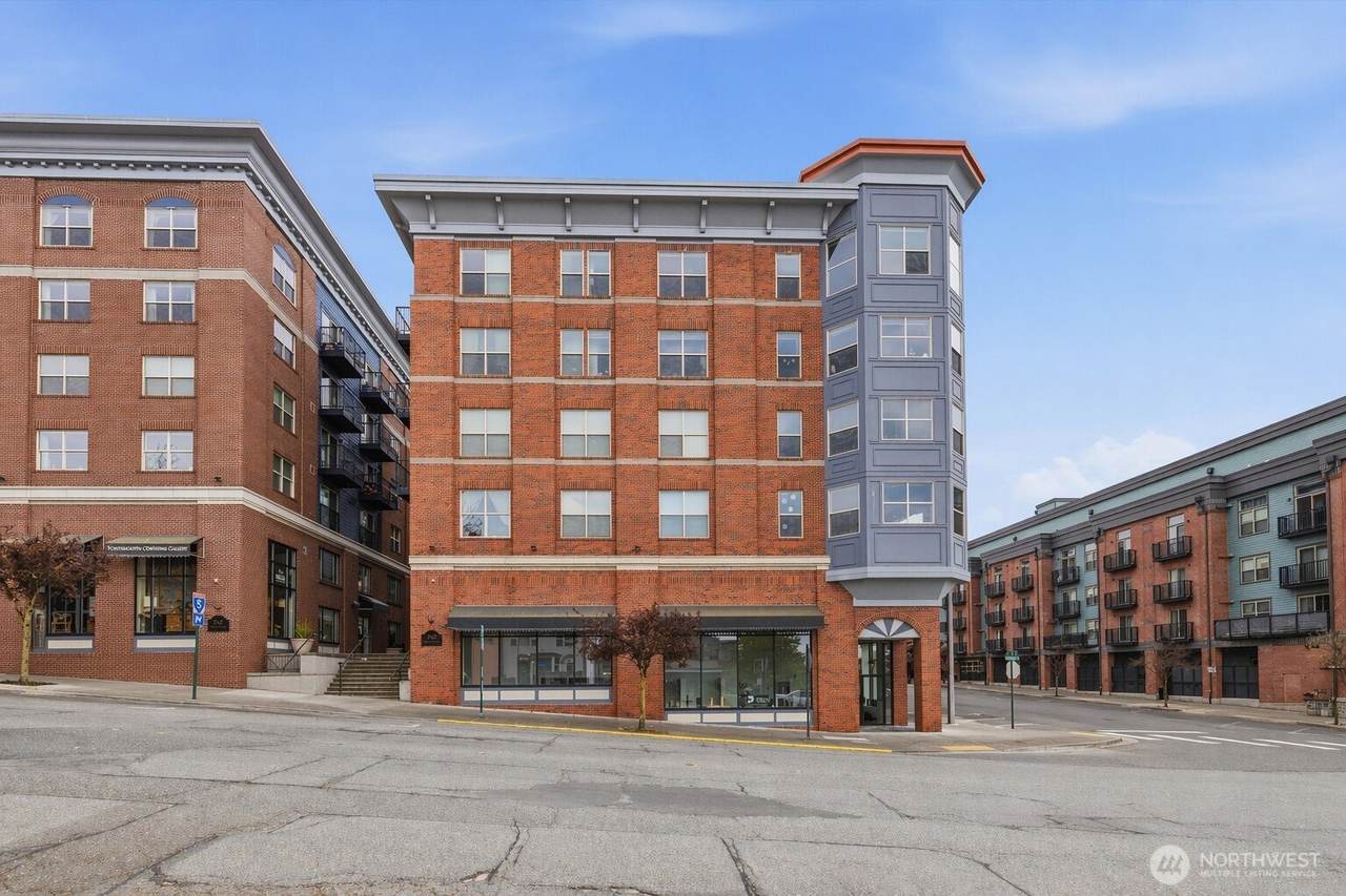 910 Harris Avenue - Photo 1