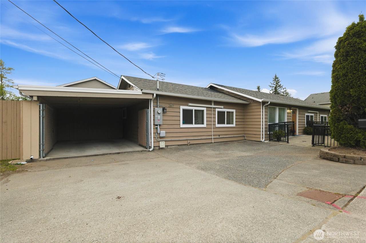 2517 132nd Street - Photo 1