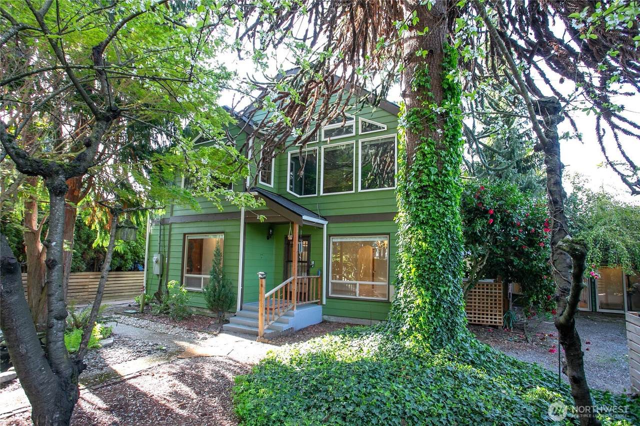 1100 Greenleaf Avenue - Photo 1