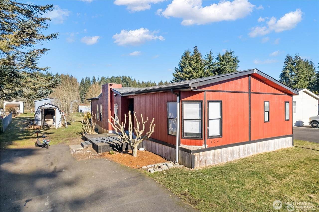 924 Lincoln Avenue - Photo 1