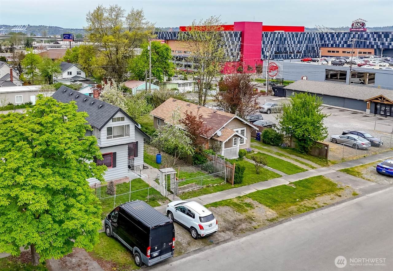1437 30th Street - Photo 1