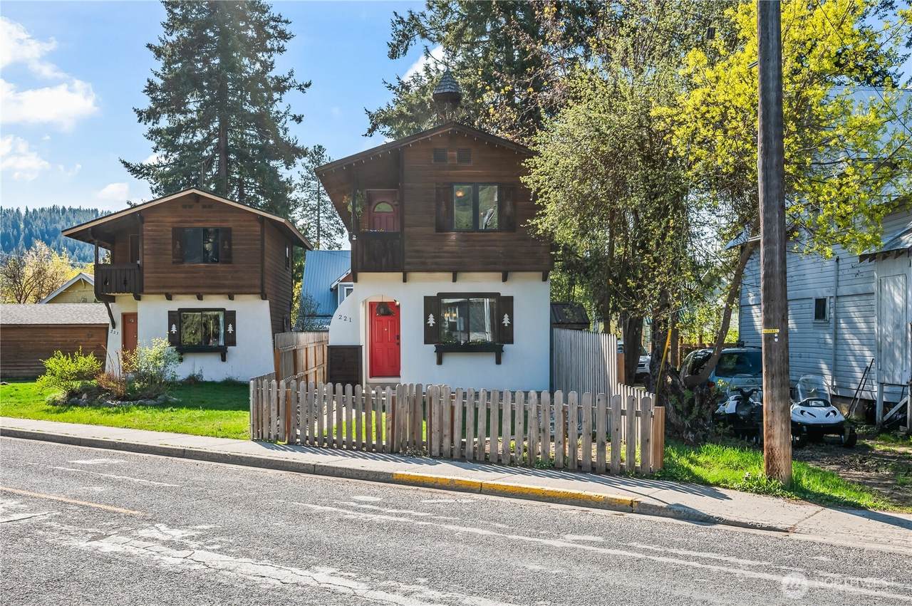 221 Evans Street - Photo 1