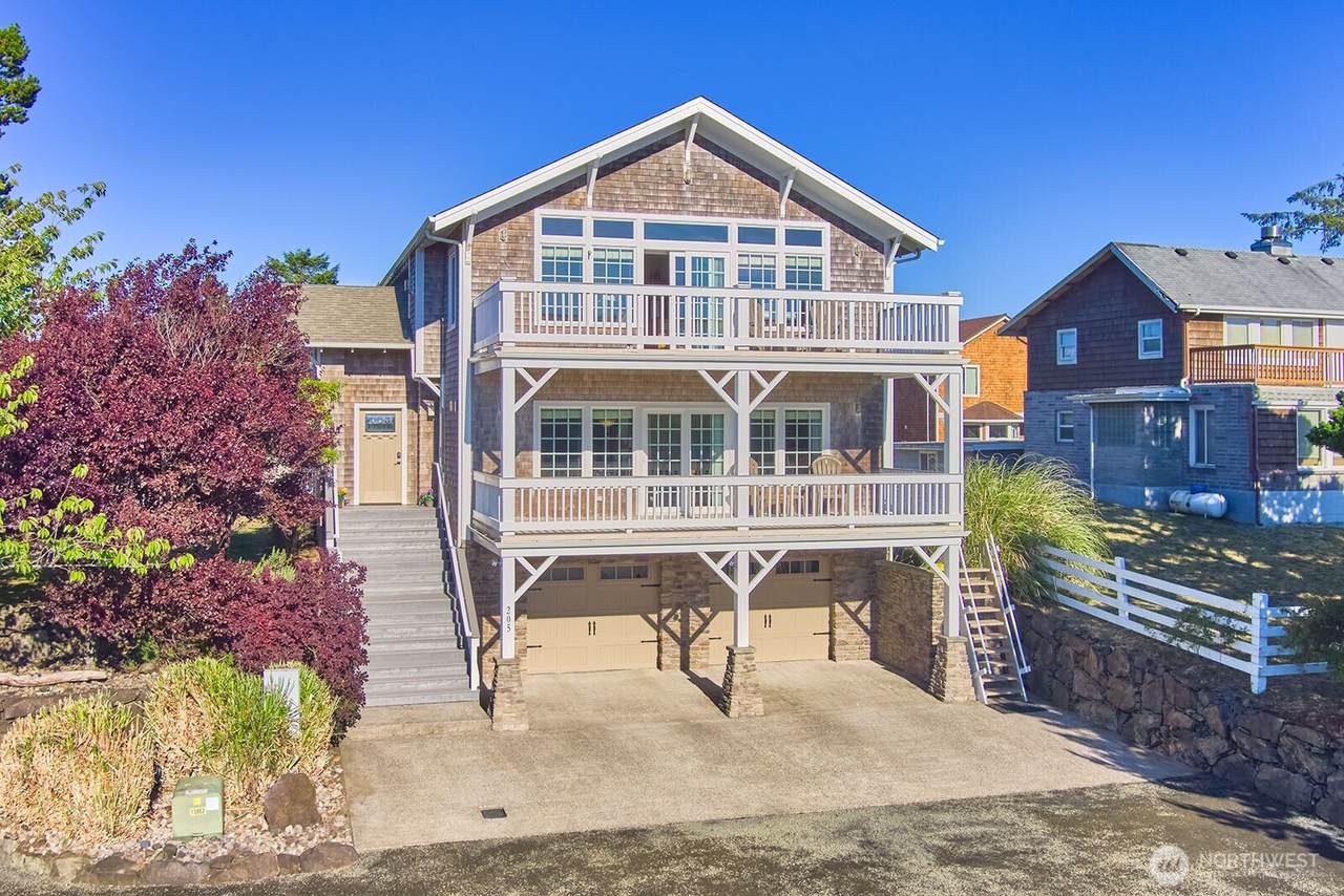 205 26th Street - Photo 1