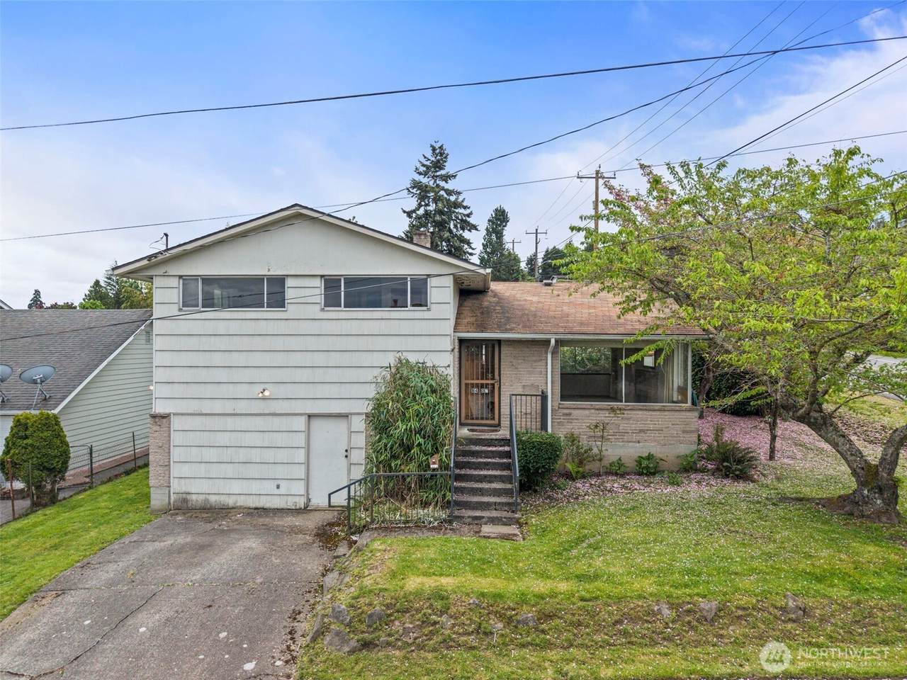 8403 S 120th St - Photo 1