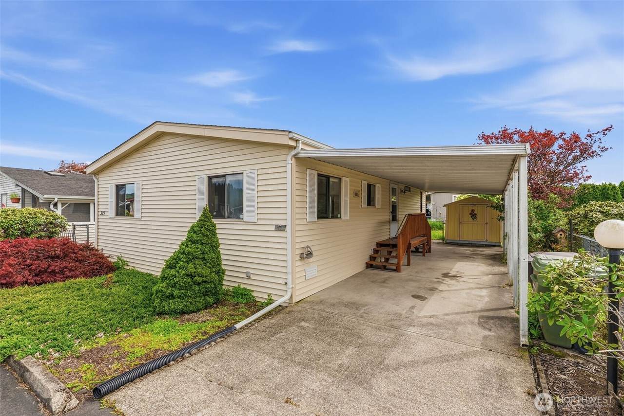 327 Franklin Place - Photo 1