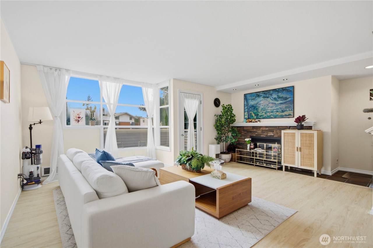 436 4th Ave - Photo 1