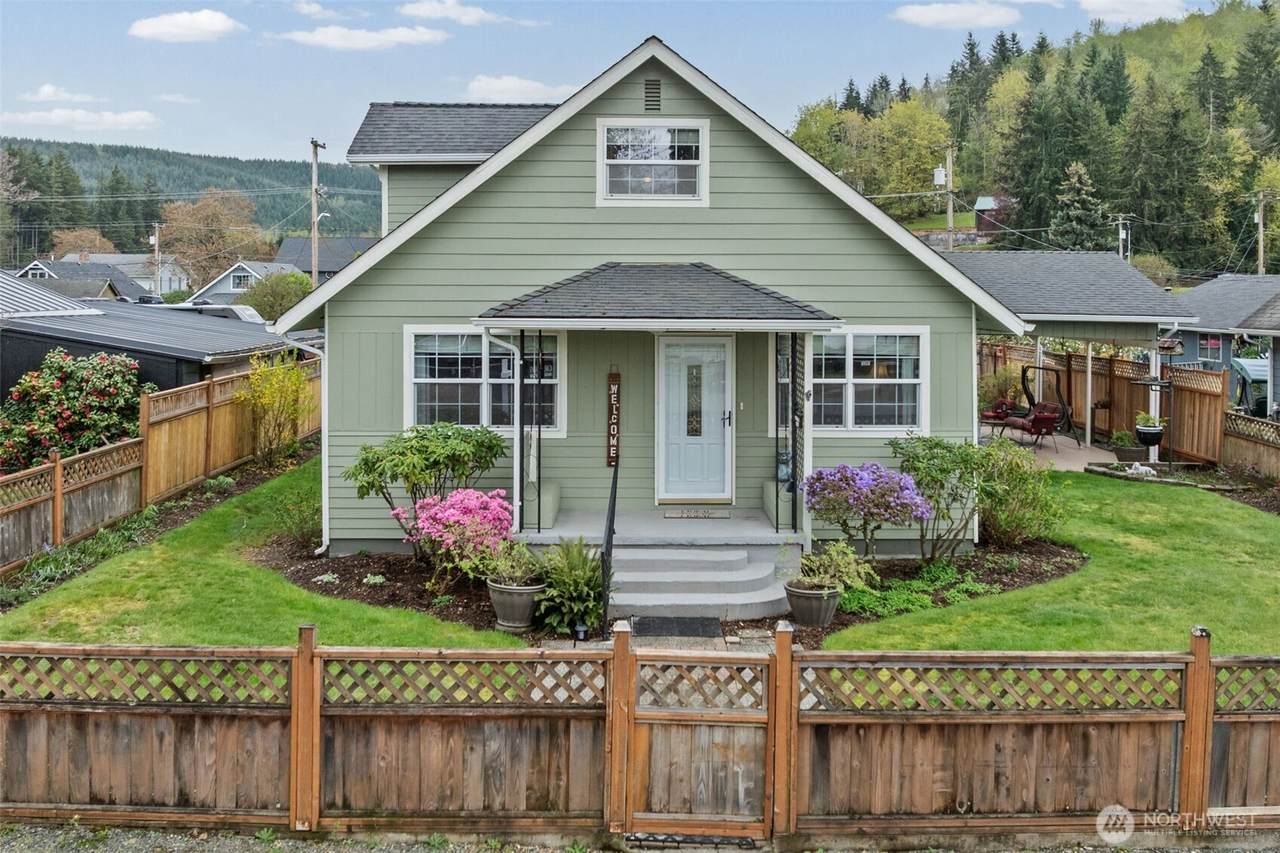 320 Coal Avenue - Photo 1