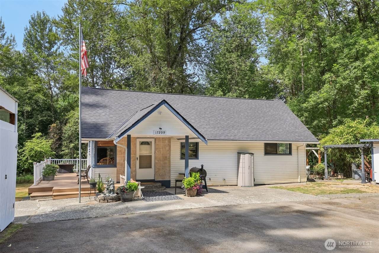17209 Riverside Drive - Photo 1