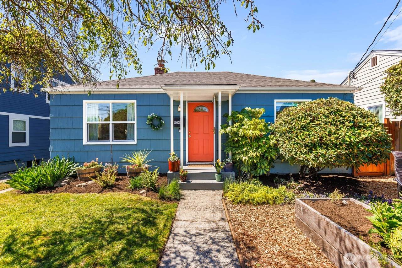 8633 36th Ave Sw - Photo 1