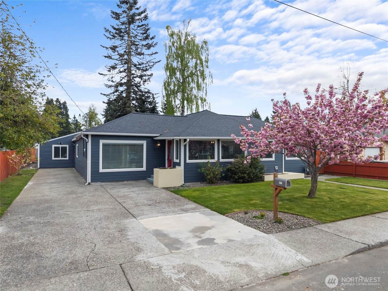 317 Laurelhurst Drive - Photo 1
