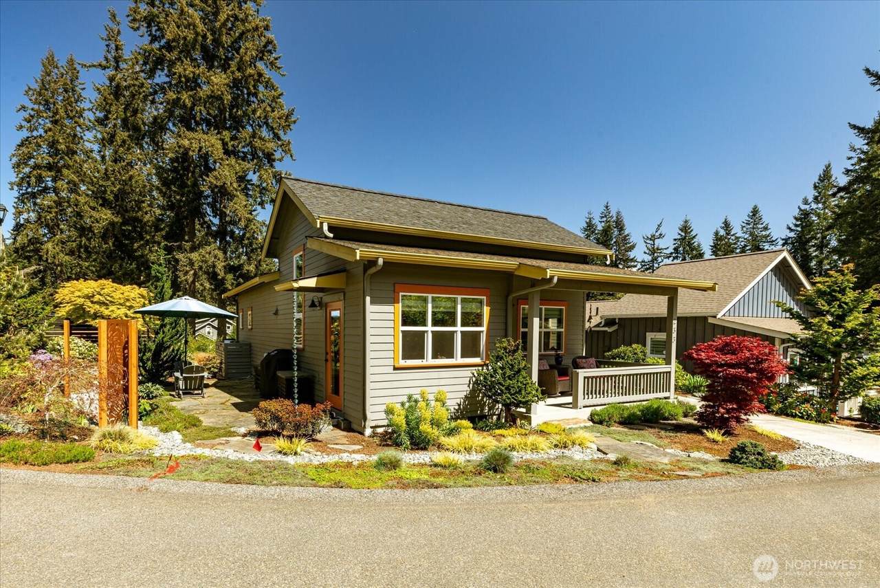 233 Clover Court - Photo 1