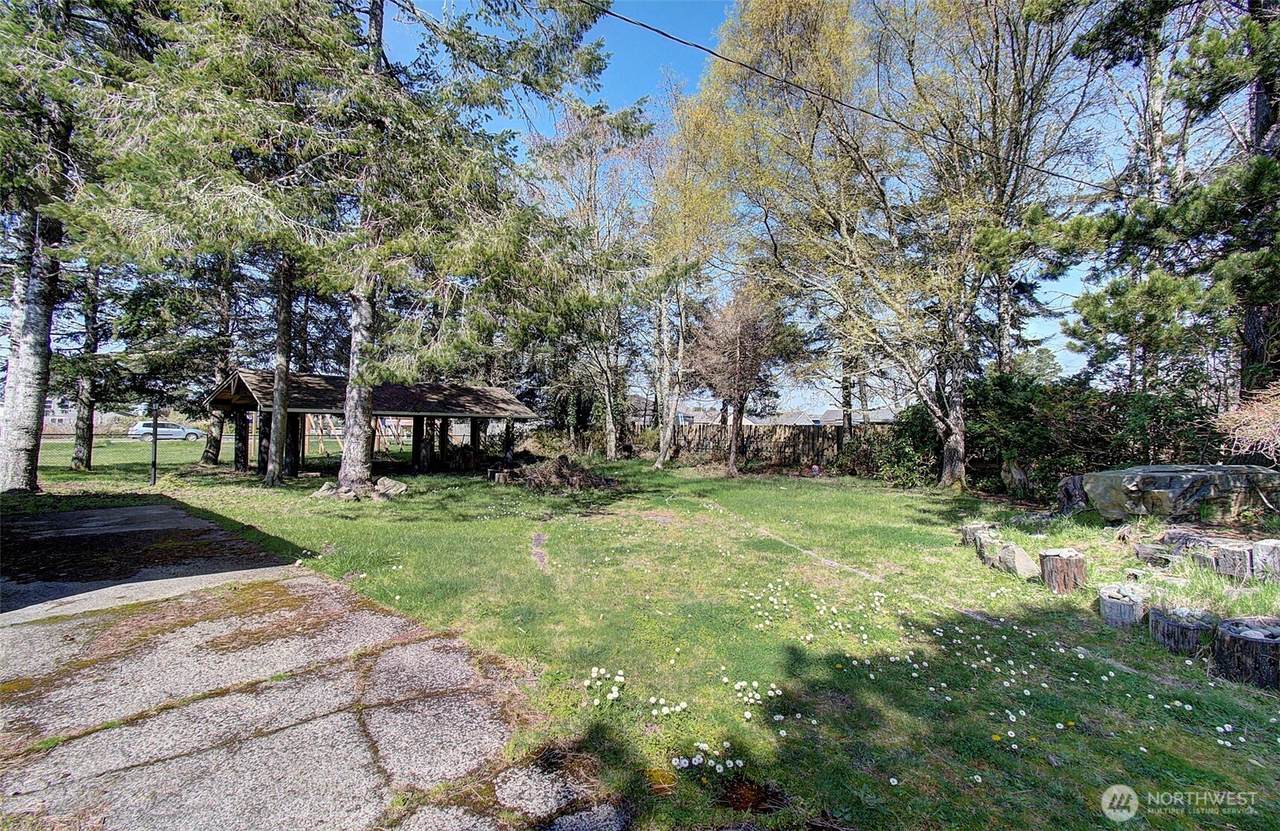 4913 N Place - Photo 1