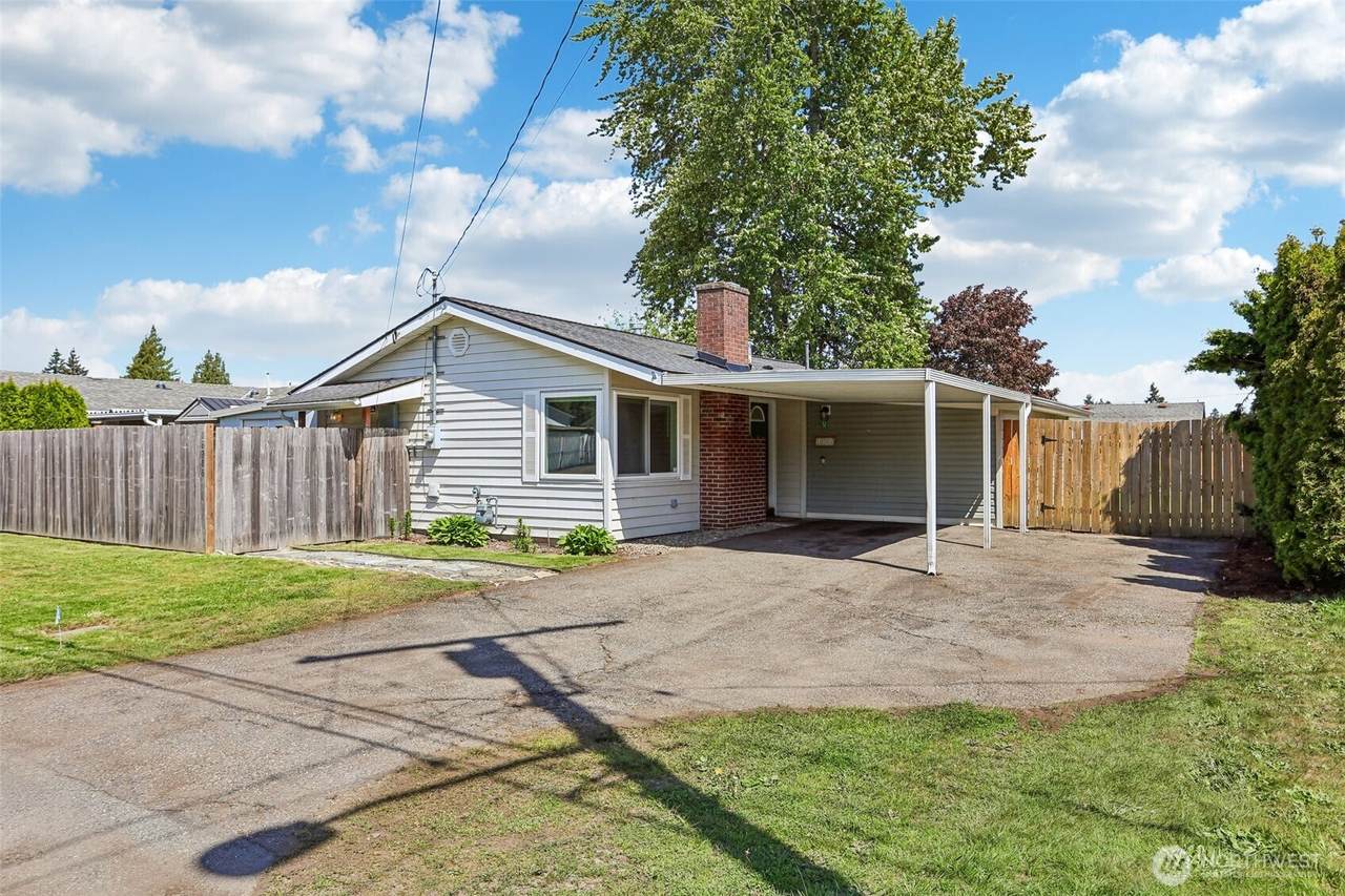 16966 121st Avenue - Photo 1