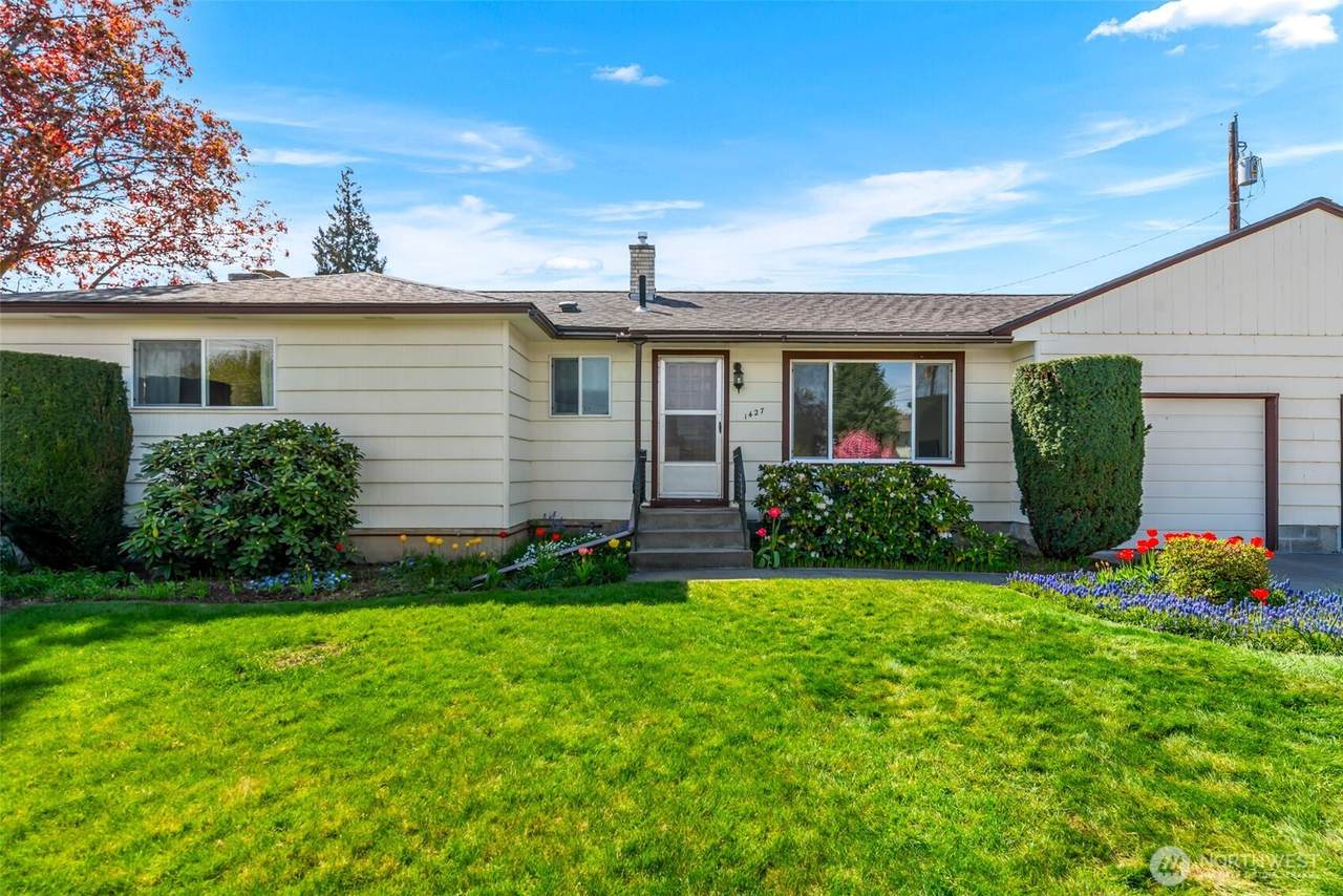 1427 2nd Street - Photo 1