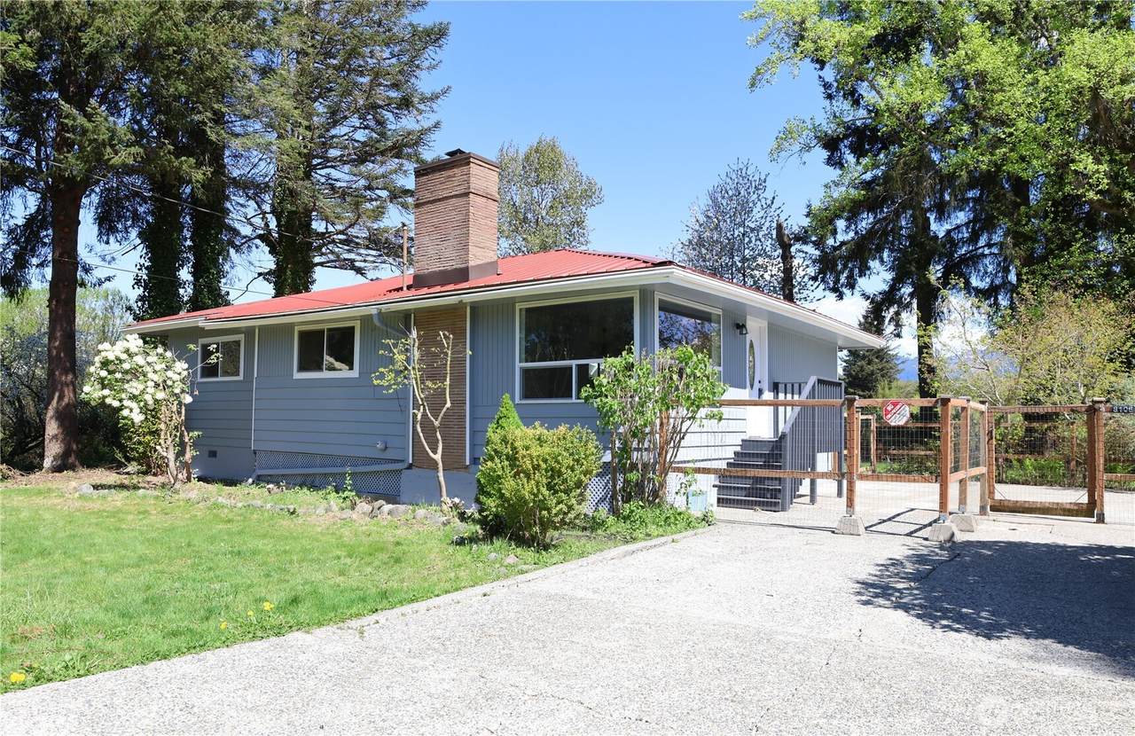 8106 382nd Avenue - Photo 1