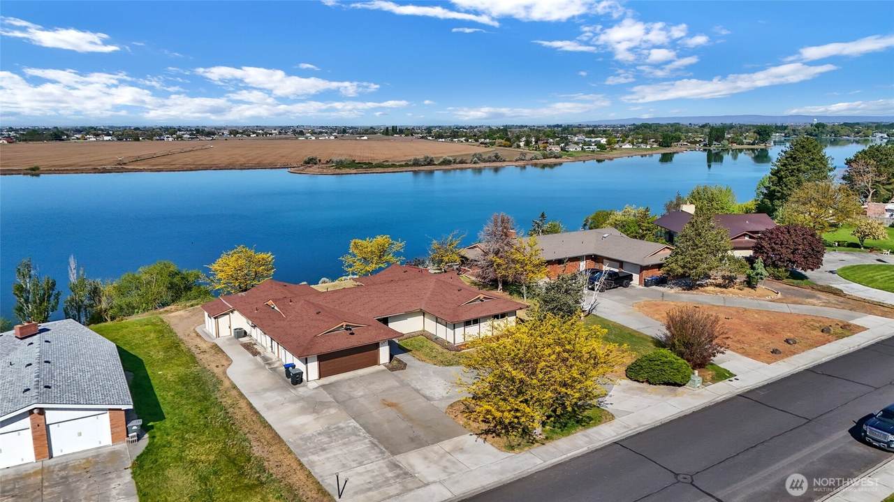 306 Crestview Drive - Photo 1