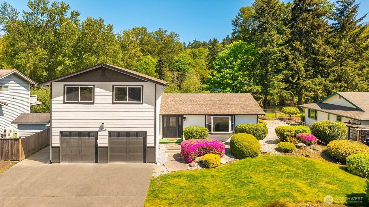 1816 Riverview Drive - Photo 1