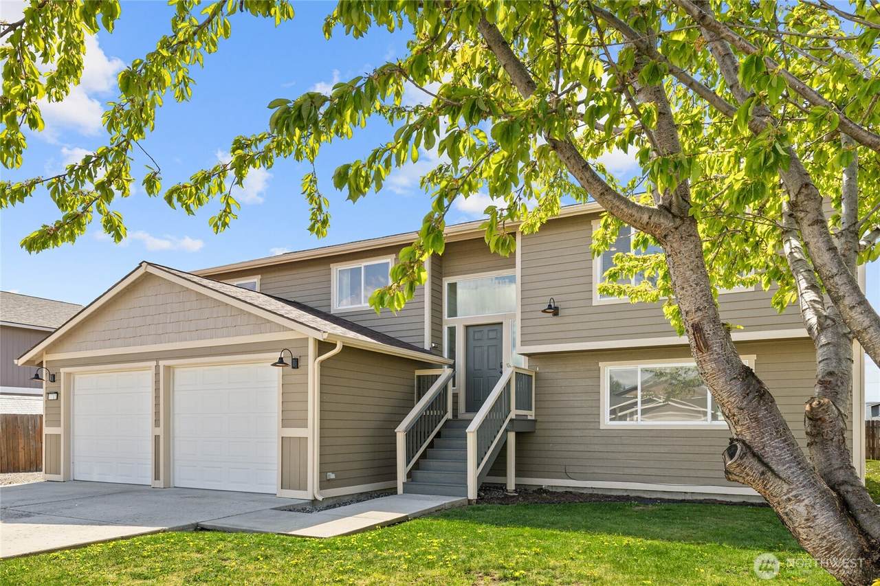 1702 Hobert Avenue - Photo 1