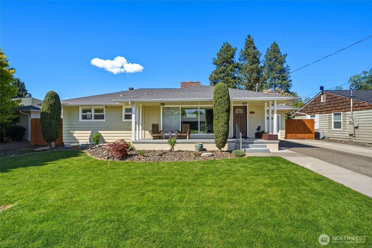 541 Sheridan - Photo 1