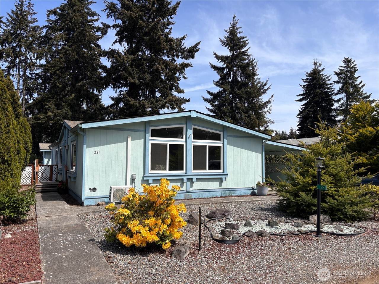 221 Parkwood Boulevard - Photo 1
