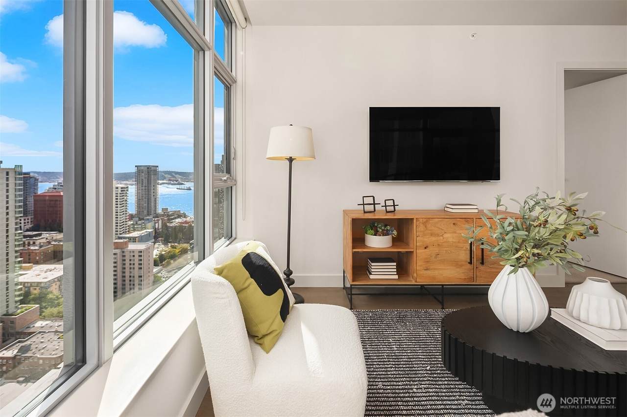 583 Battery Street - Photo 1