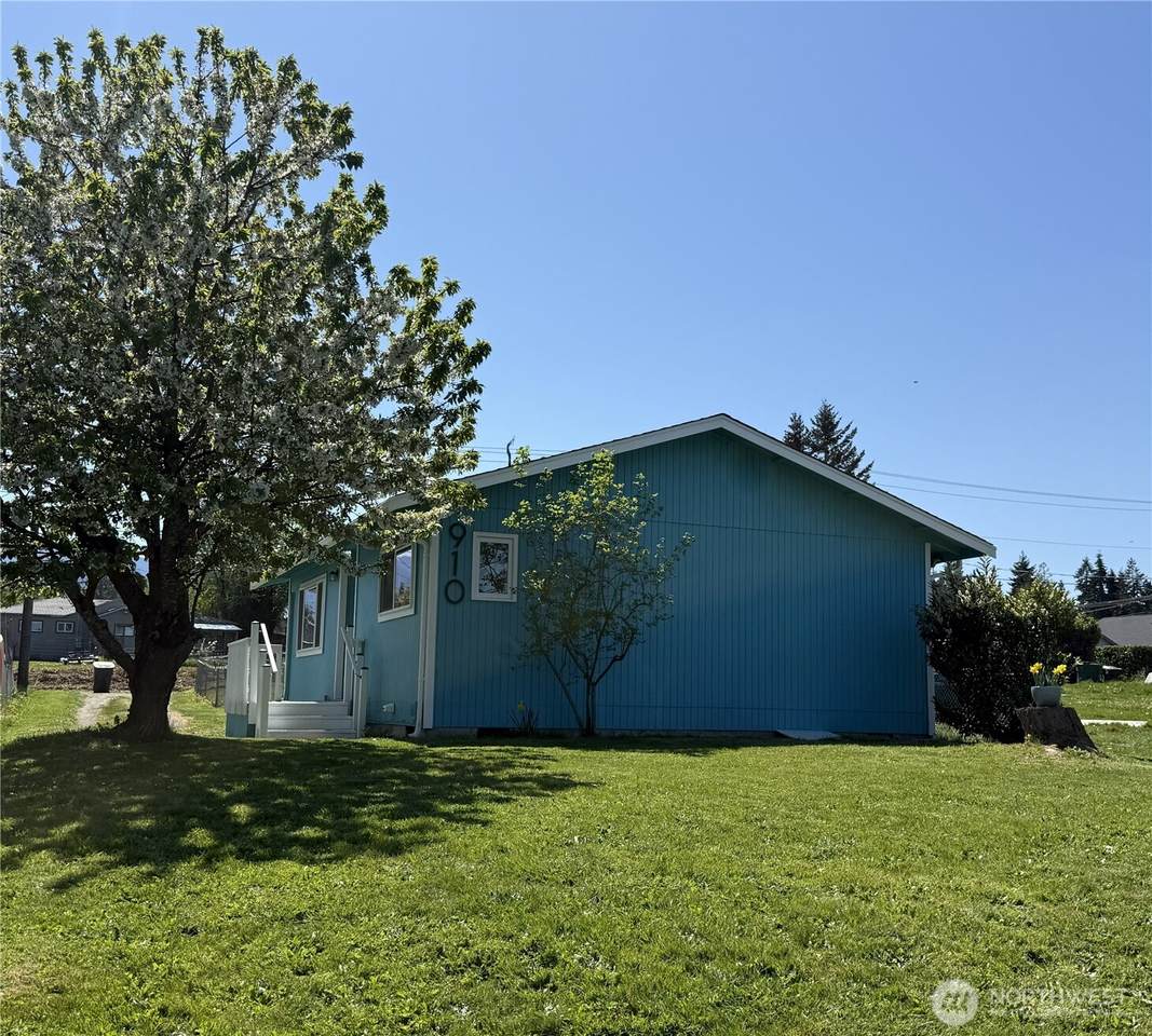 910 16th Street - Photo 1