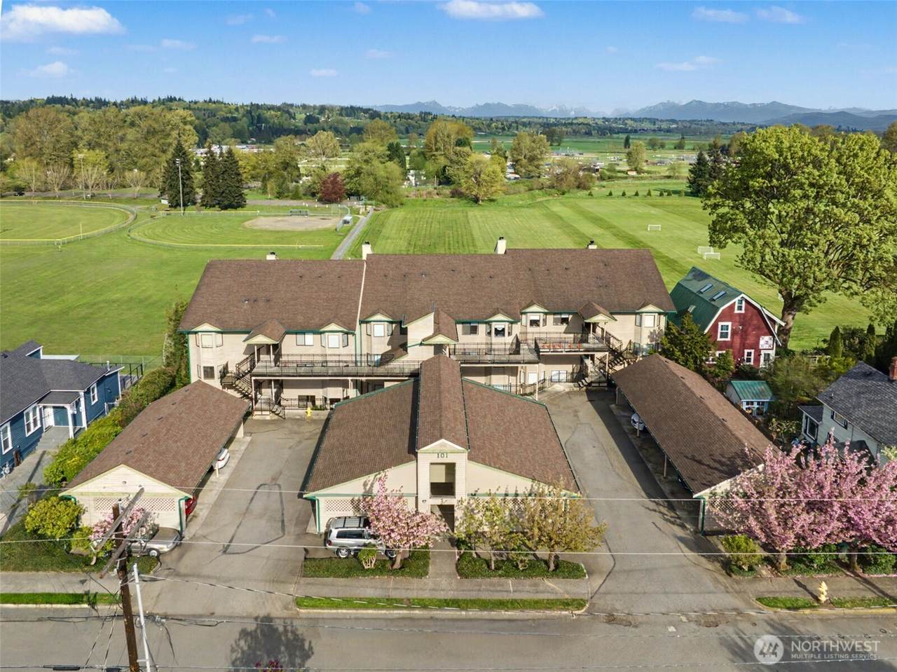 101 Pine Avenue - Photo 1