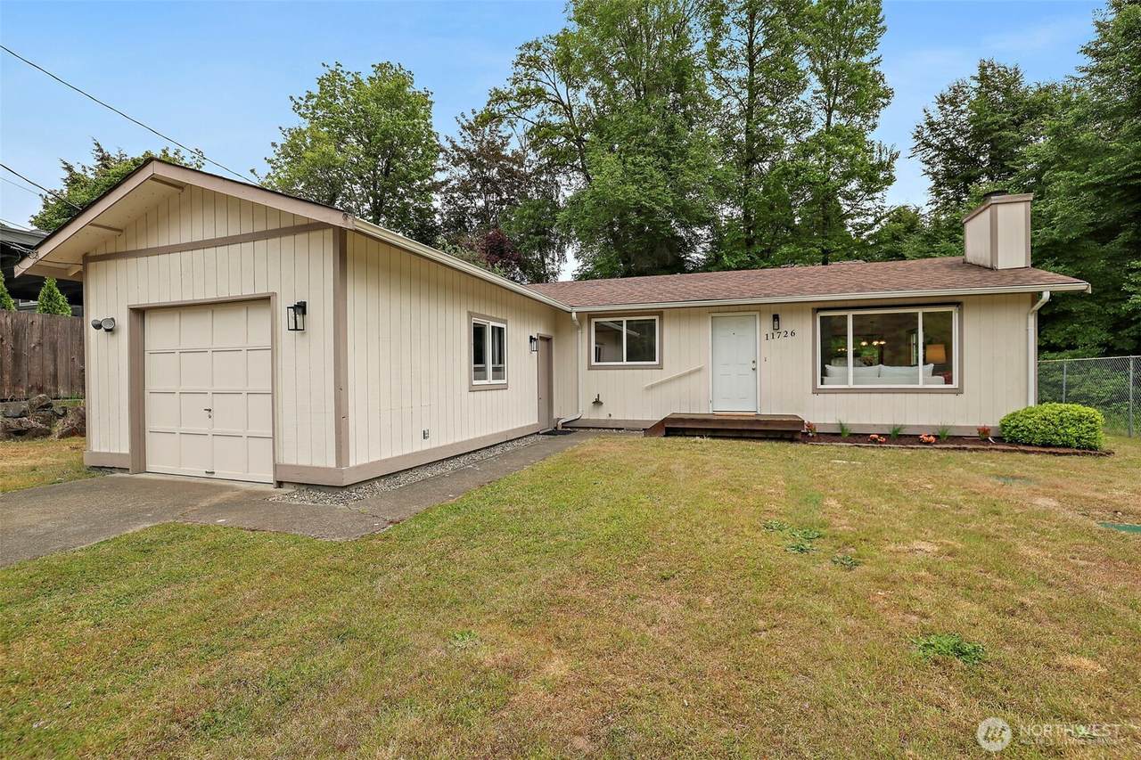 11726 8th Avenue - Photo 1