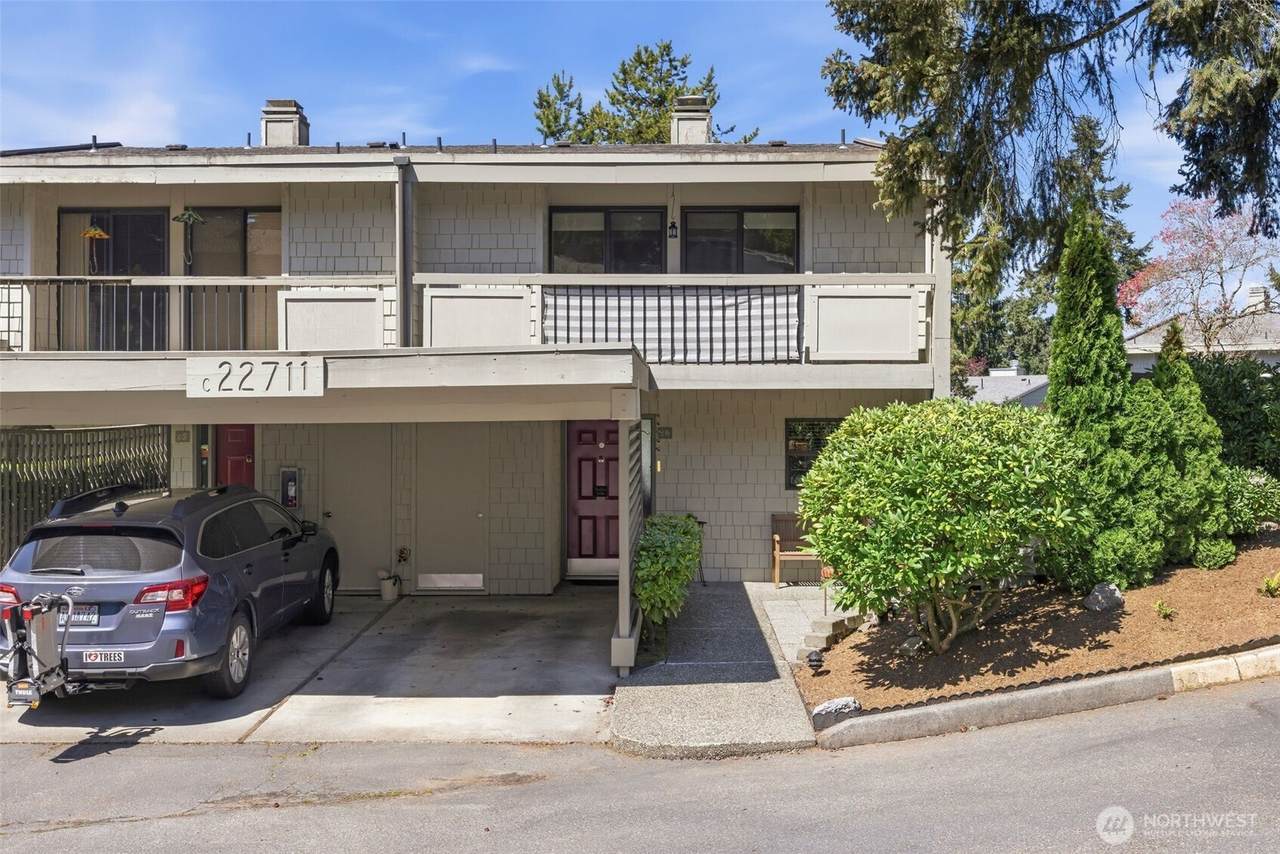 22711 Lakeview Drive - Photo 1