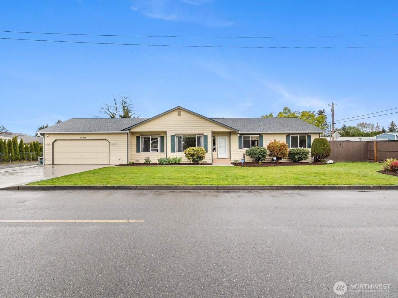 15373 175th Avenue - Photo 1